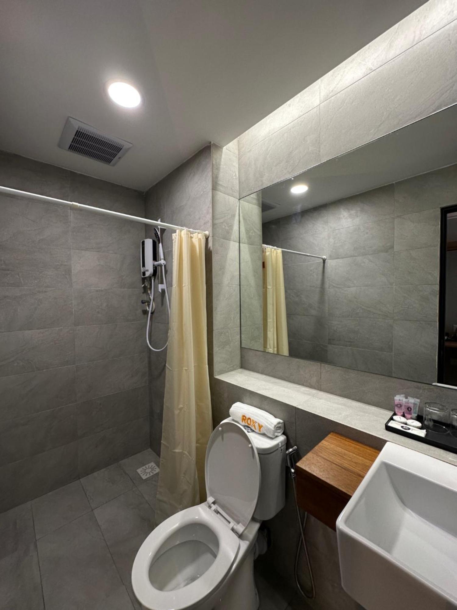 Roxy Hotel Aiman クチン エクステリア 写真